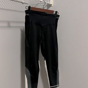 Yoga Pants - 3/4 Length - Champion - Size Small